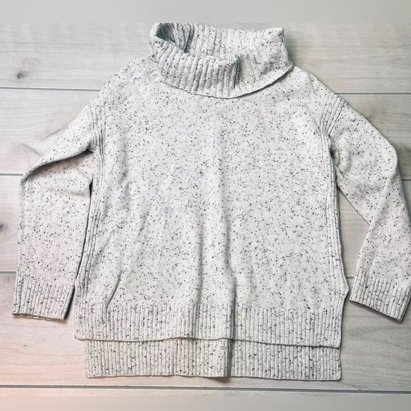 eight eight eight Sweaters - Eight Eight Eight Ribbed Turtleneck Long Sleeve Wool Blend Peppered Sweater M